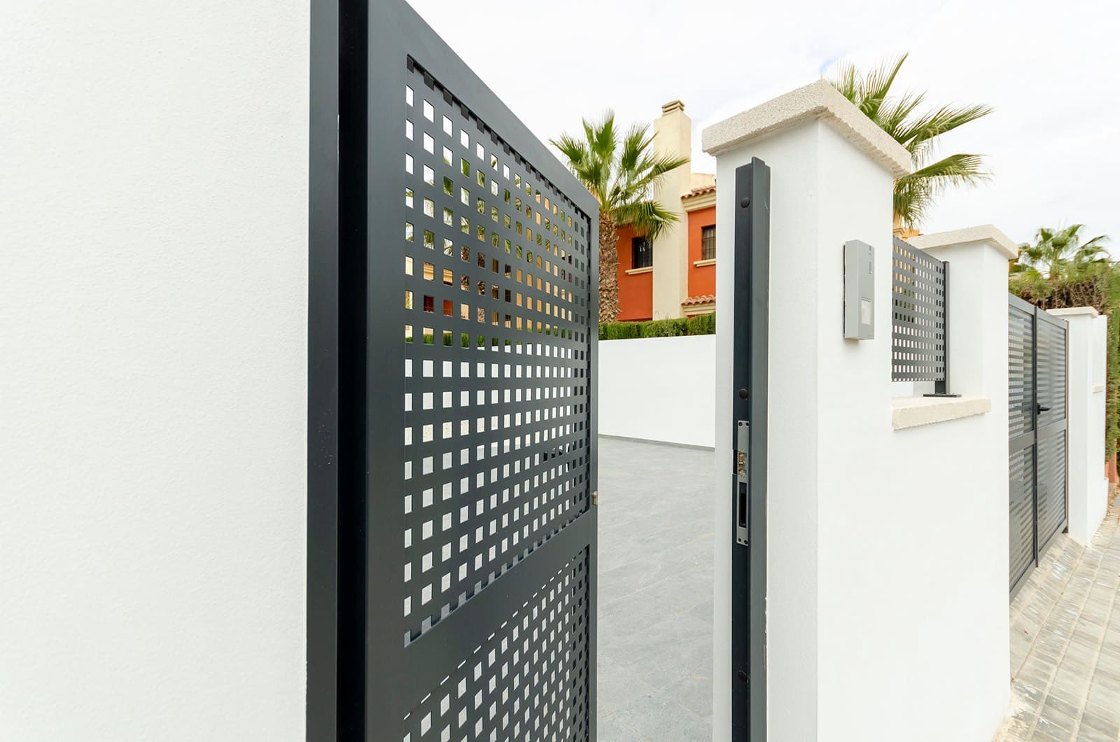 3 bedroom Villa for sale in Torrevieja with pool - € 409,000 (Ref: 8067513)