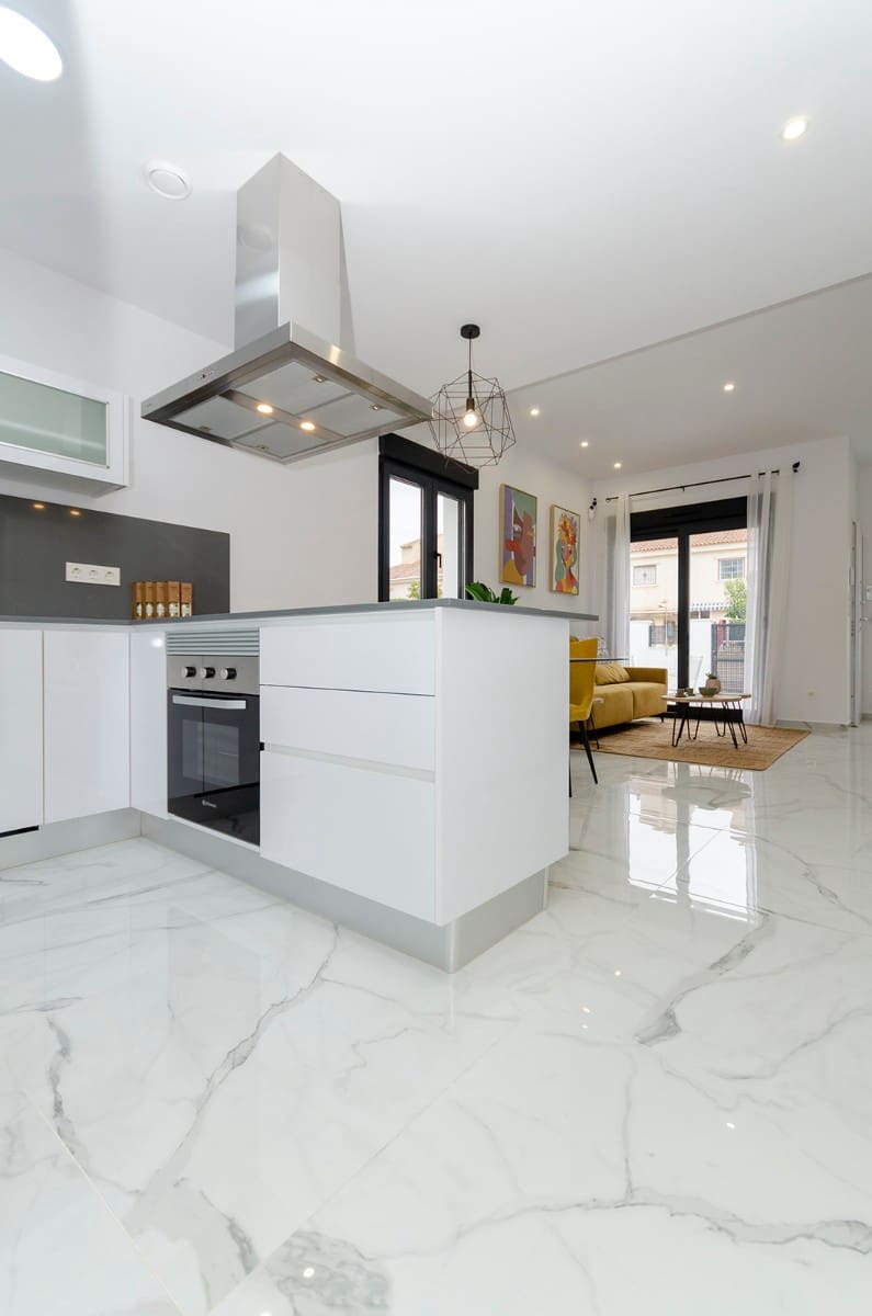 3 bedroom Villa for sale in Torrevieja with pool - € 409,000 (Ref: 8067513)