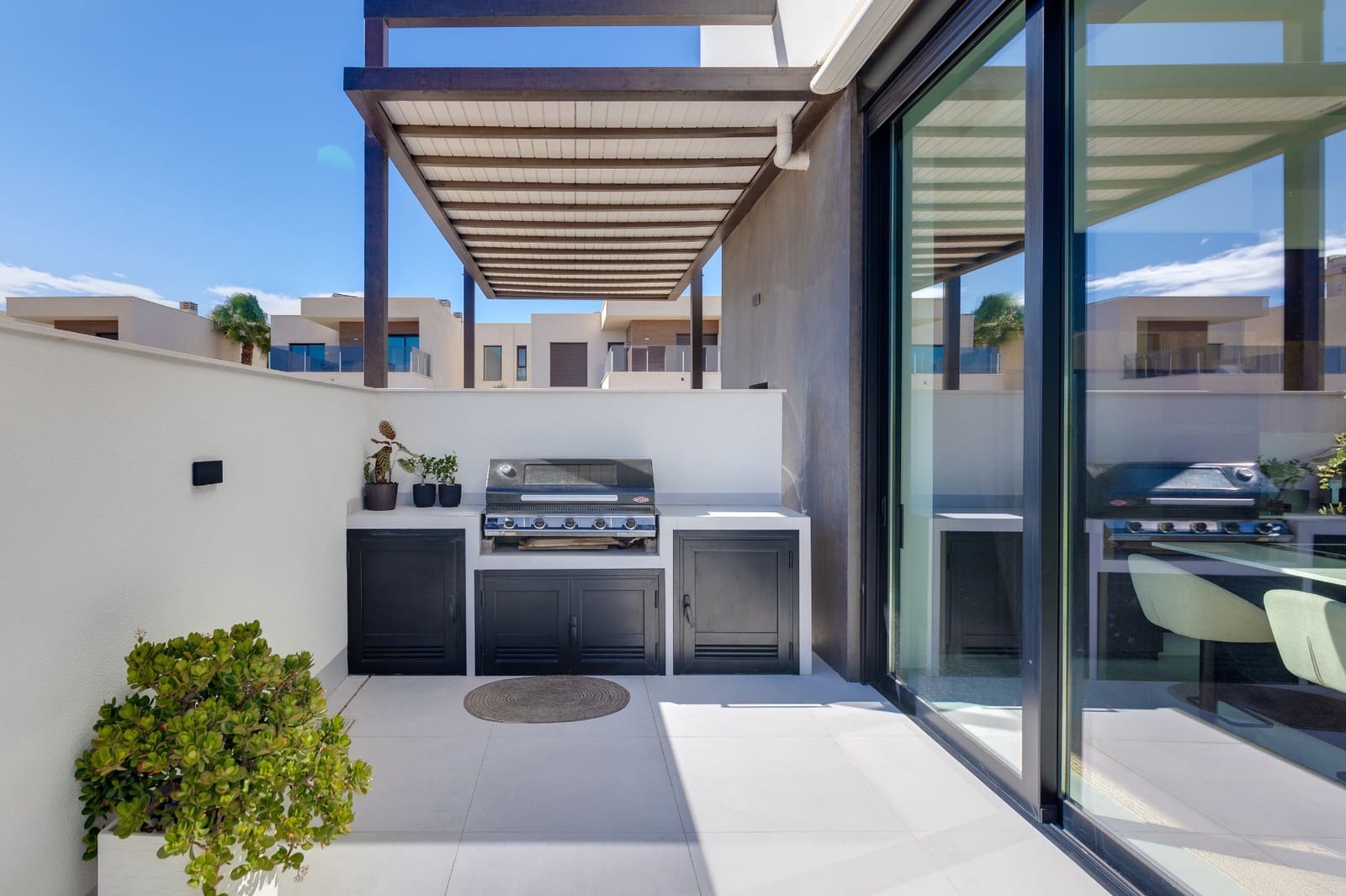 3 bedroom Villa for sale in Pilar de la Horadada with pool - € 574,000 (Ref: 8133062)