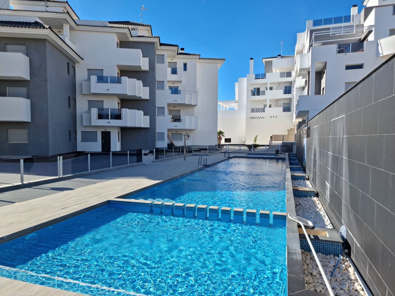 2 soveværelse Lejlighed til salg i Villamartin med swimmingpool garage - € 255.000 (Ref: 8195750)