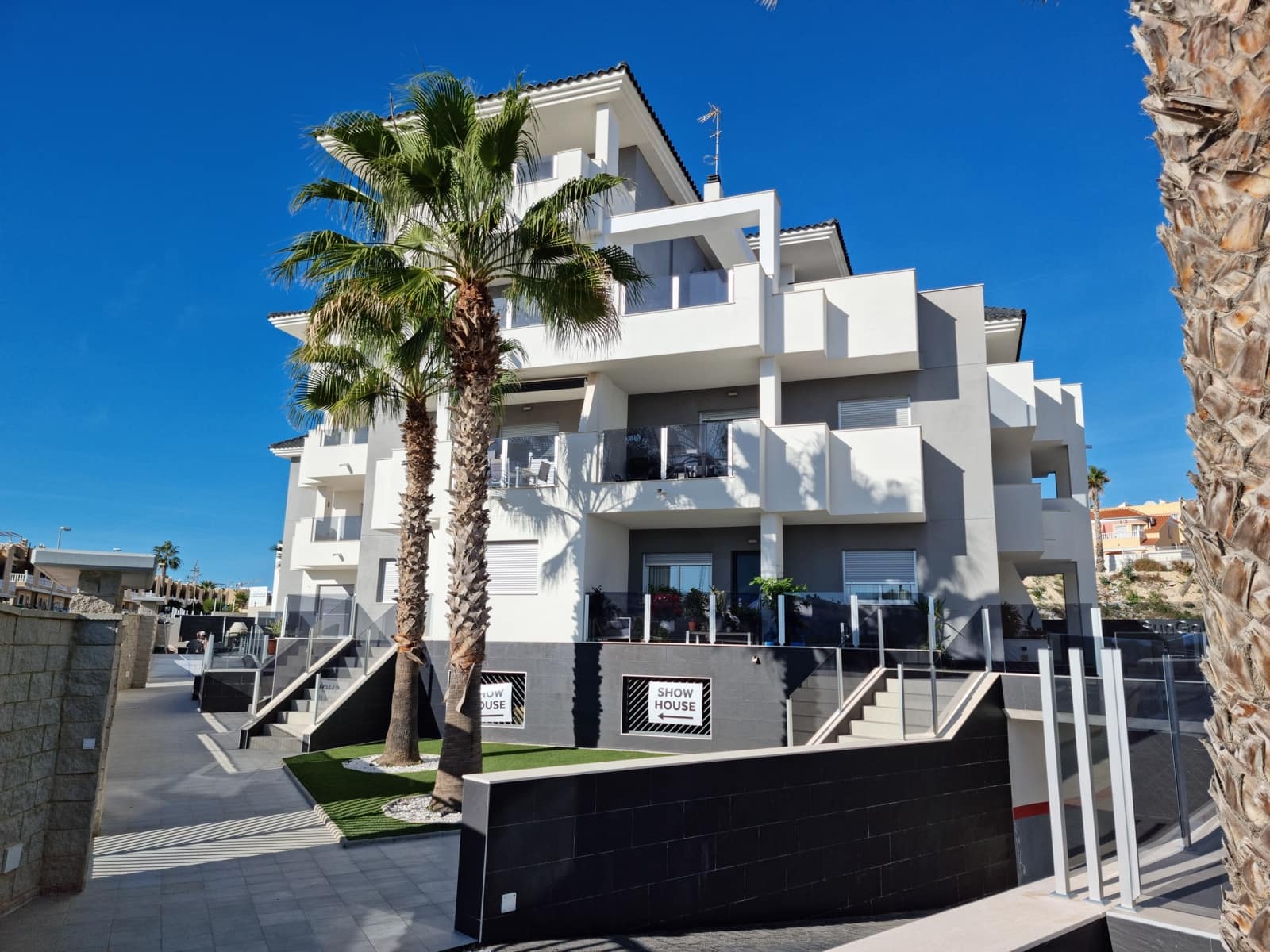 2 soveværelse Lejlighed til salg i Villamartin med swimmingpool garage - € 255.000 (Ref: 8195750)