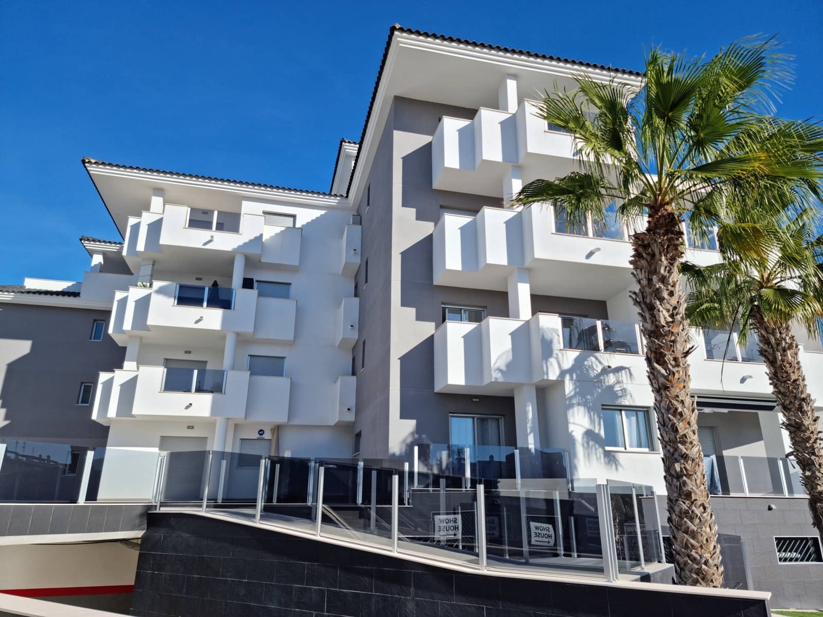 2 soveværelse Lejlighed til salg i Villamartin med swimmingpool garage - € 255.000 (Ref: 8195750)