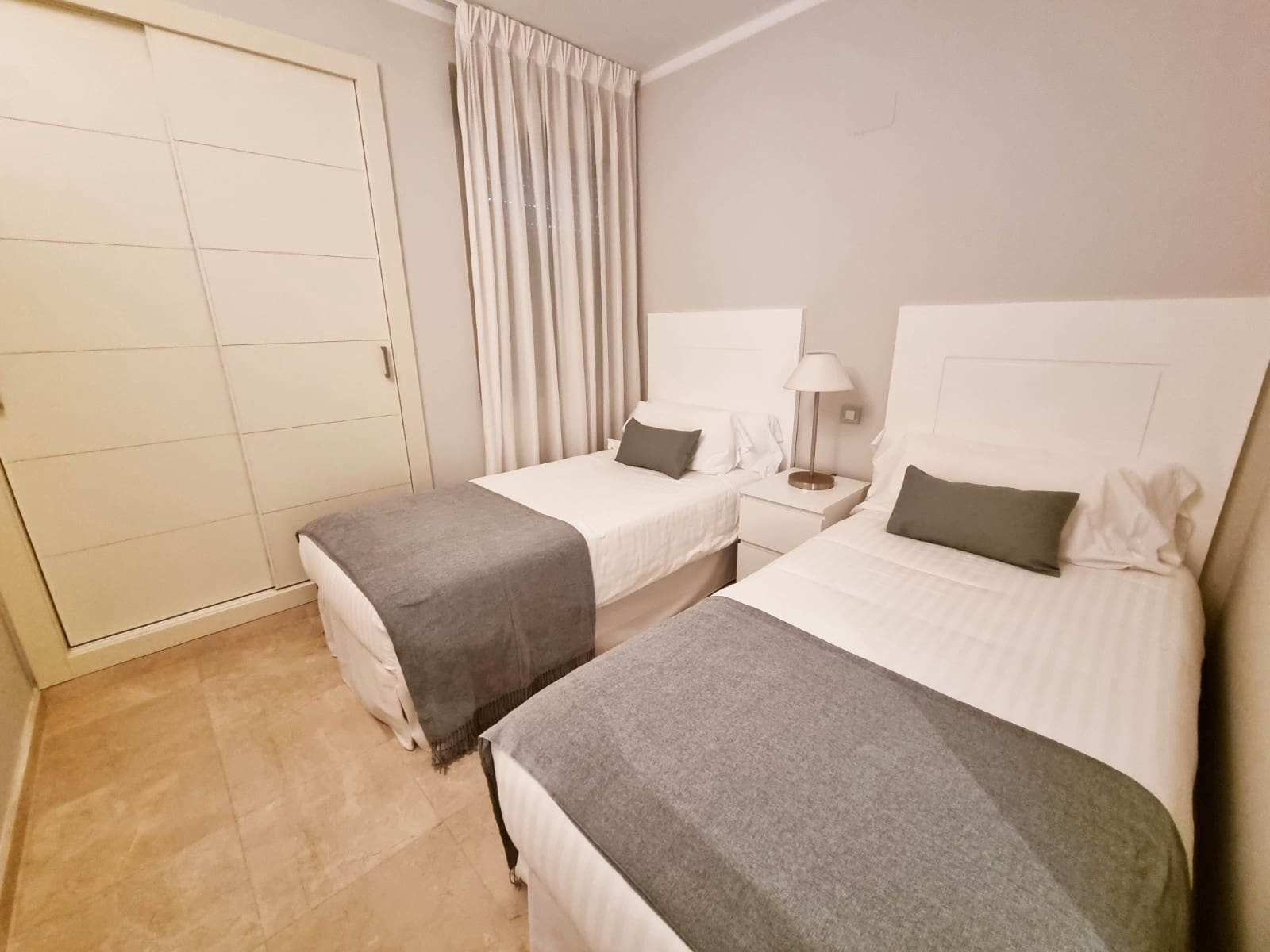 2 soveværelse Lejlighed til leje i Las Colinas Golf med swimmingpool garage - € 1.600 (Ref: 8252007)