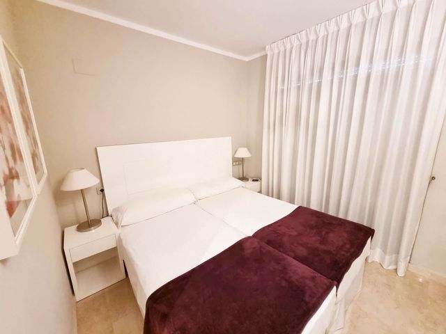 2 soveværelse Lejlighed til leje i Las Colinas Golf, Orihuela med swimmingpool garage - € 1.600 (Ref: 8252007)