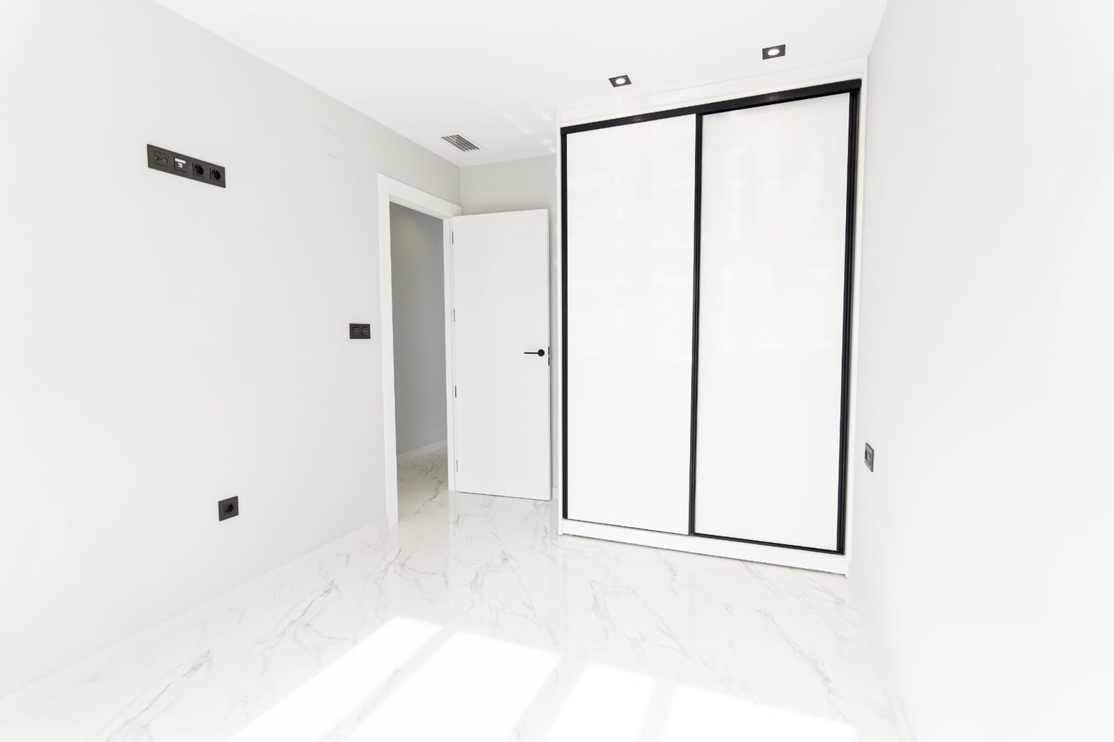 4 makuuhuone Huvila myytävänä paikassa Pilar de la Horadada mukana uima-altaan - 575 000 € (Ref: 8406587)