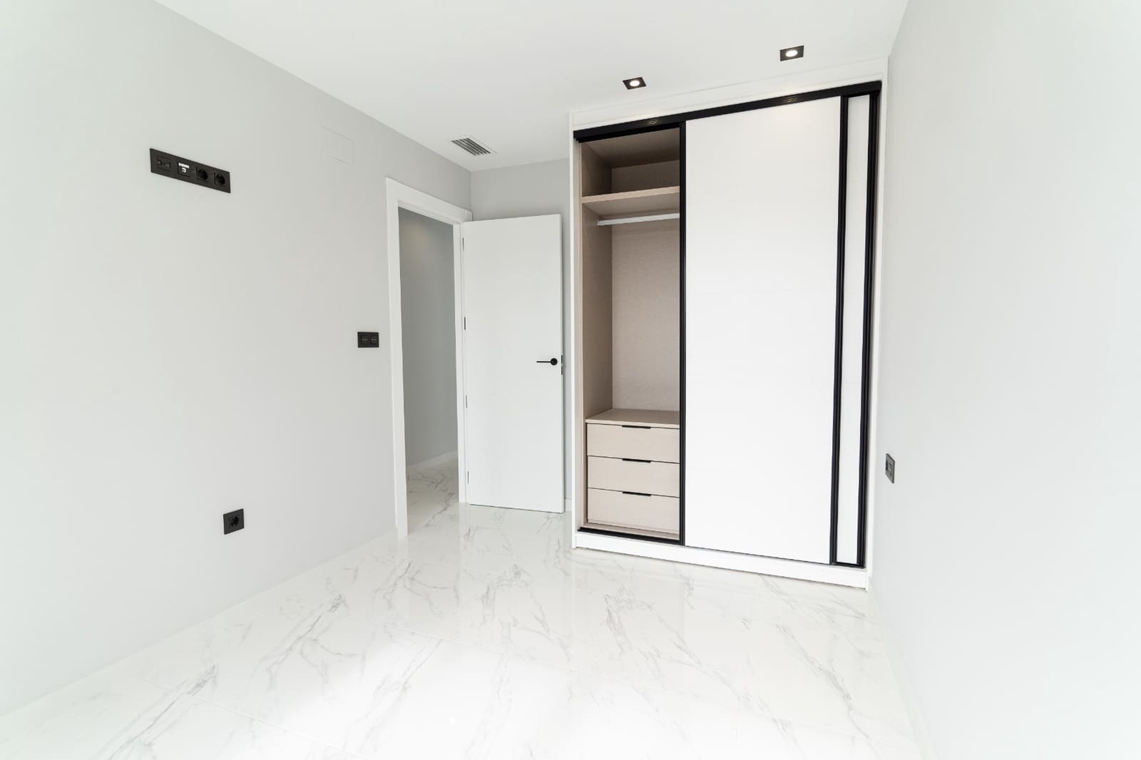 4 makuuhuone Huvila myytävänä paikassa Pilar de la Horadada mukana uima-altaan - 575 000 € (Ref: 8406587)