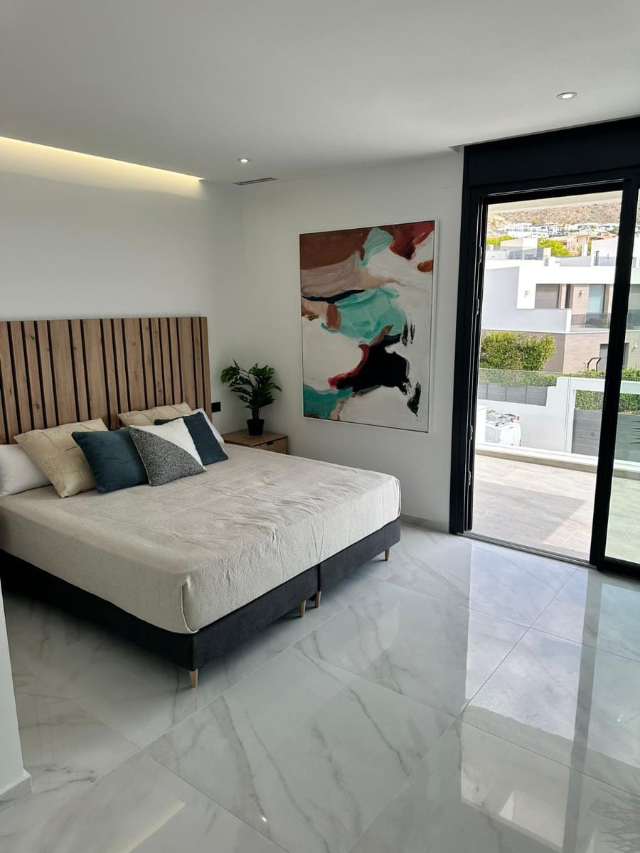 4 bedroom Villa for sale in Finestrat with pool garage - € 1,049,000 (Ref: 8531137)