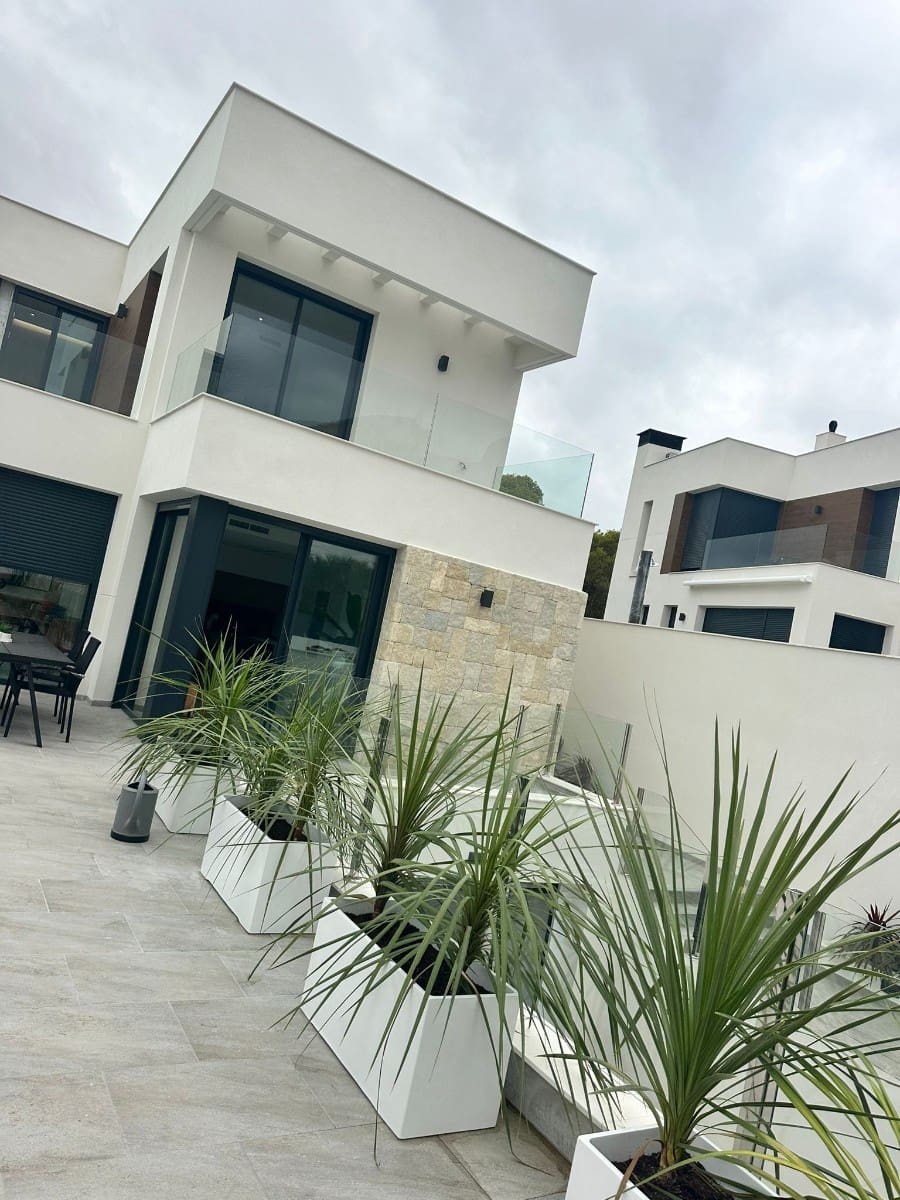 4 bedroom Villa for sale in Finestrat with pool garage - € 1,049,000 (Ref: 8531137)