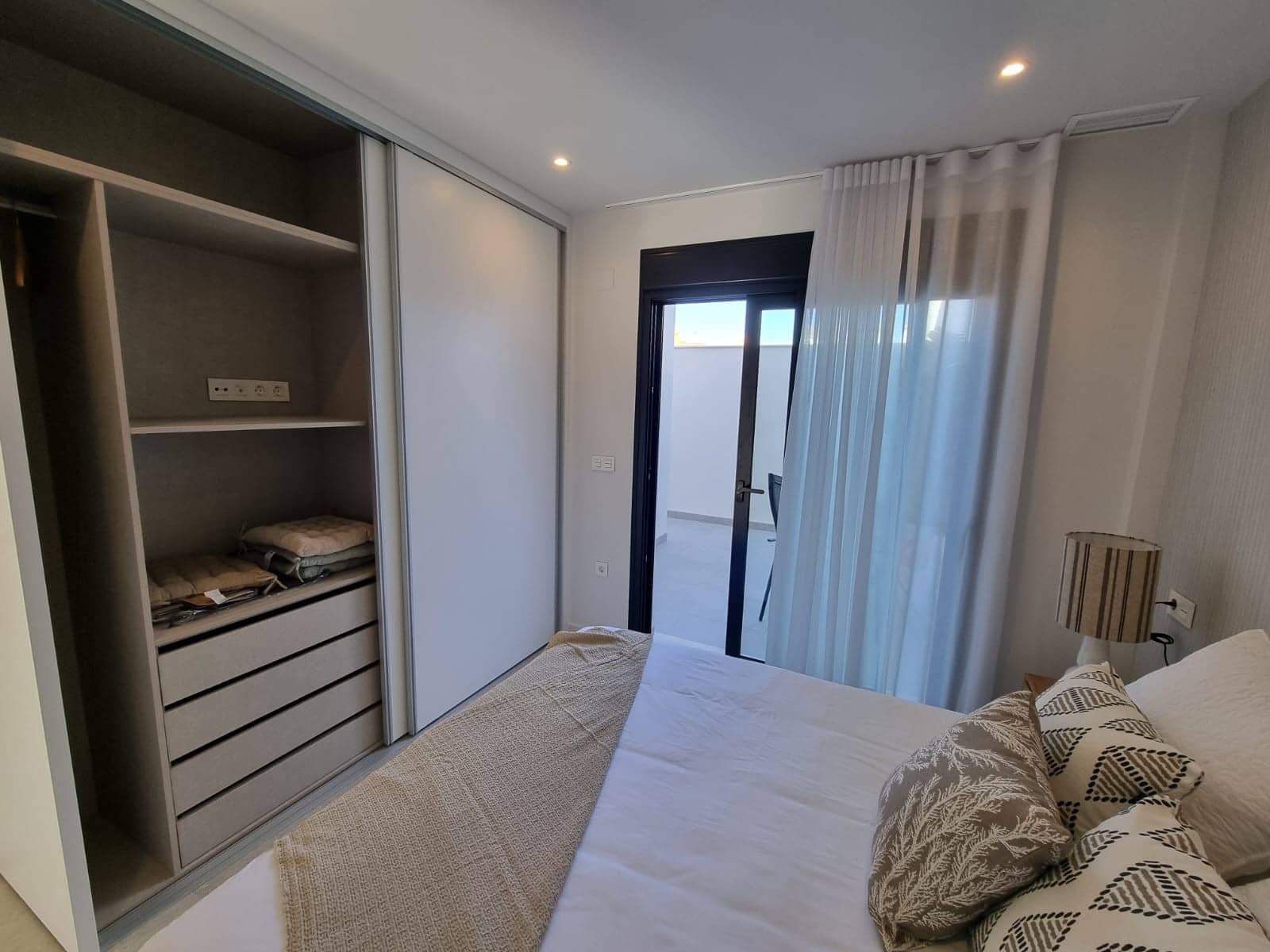 2 bedroom Apartment for sale in Pilar de la Horadada with pool - € 259,900 (Ref: 8535700)