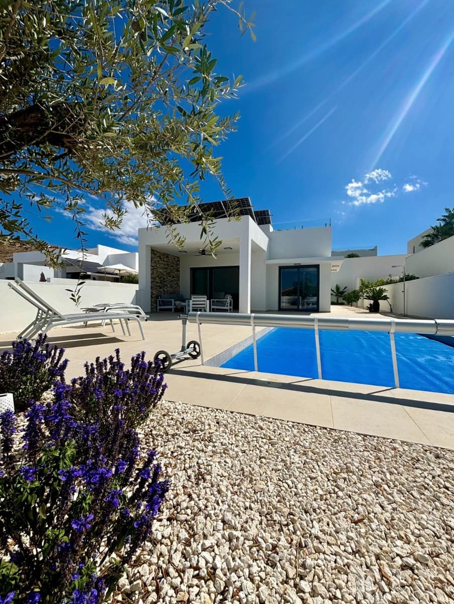 3 bedroom Villa for sale in Benijofar with pool - € 478,732 (Ref: 8585639)