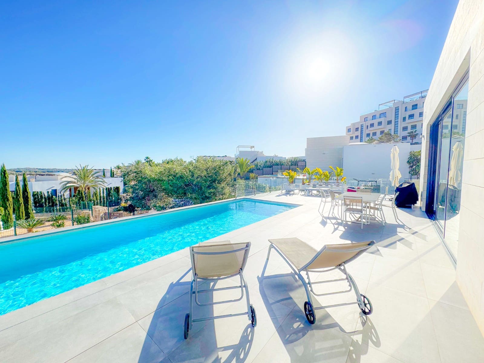 4 quarto Moradia para venda em Las Colinas Golf com piscina - 875 000 € (Ref: 8786125)