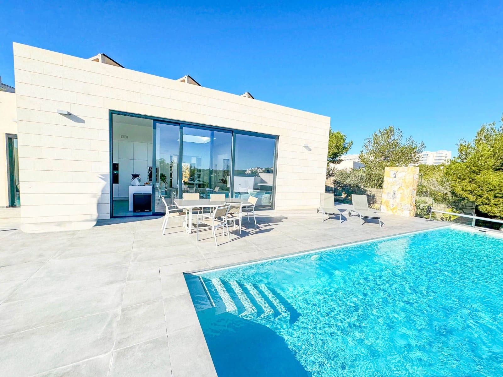 4 quarto Moradia para venda em Las Colinas Golf com piscina - 875 000 € (Ref: 8786125)