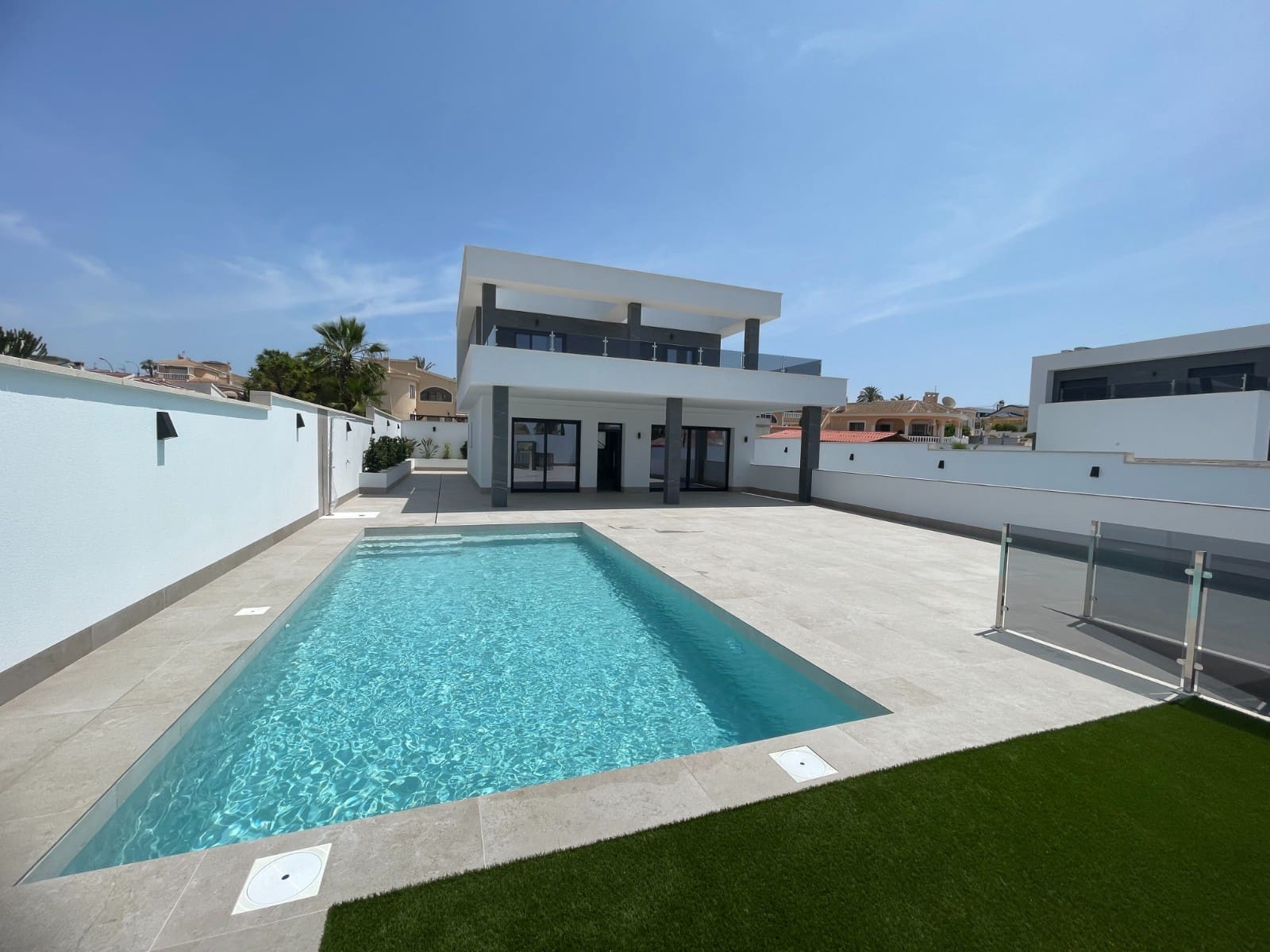 Chalet de 3 habitaciones en Ciudad Quesada en venta con piscina garaje - 799.900 € (Ref: 8953773)