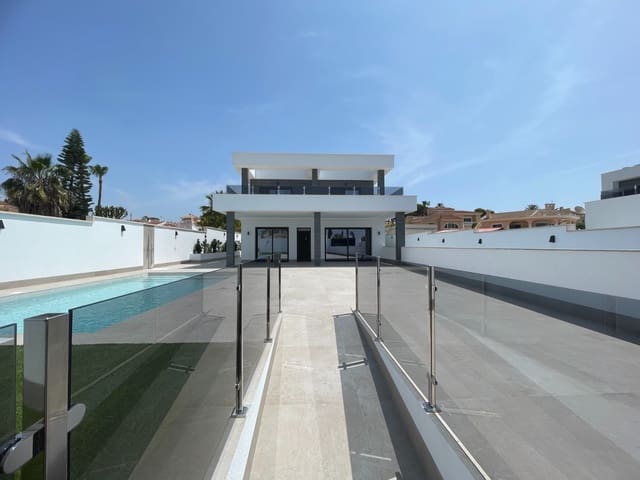 Chalet de 3 habitaciones en Ciudad Quesada, Rojales en venta con piscina garaje - 799.900 € (Ref: 8953773)