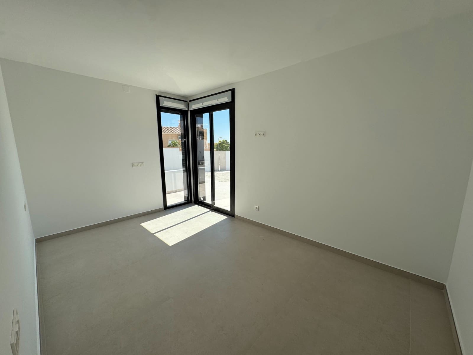 3 bedroom Villa for sale in San Fulgencio with pool - € 677,000 (Ref: 9006678)