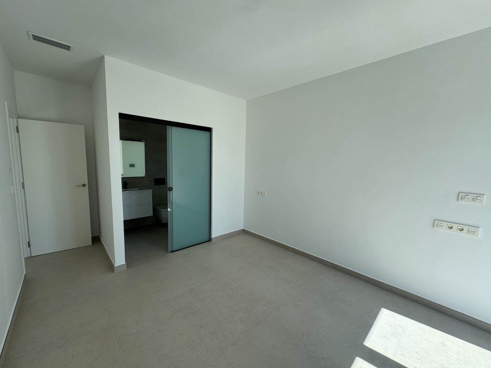 3 bedroom Villa for sale in San Fulgencio with pool - € 677,000 (Ref: 9006678)