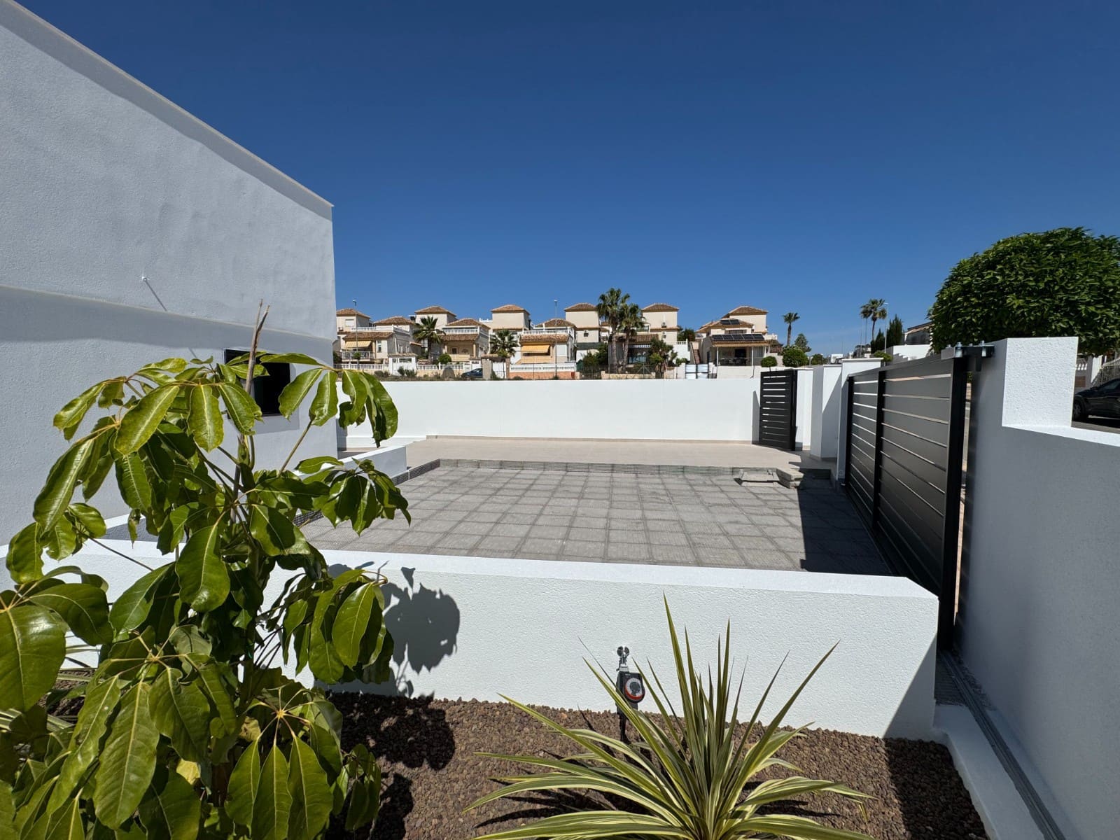 3 bedroom Villa for sale in San Fulgencio with pool - € 677,000 (Ref: 9006678)