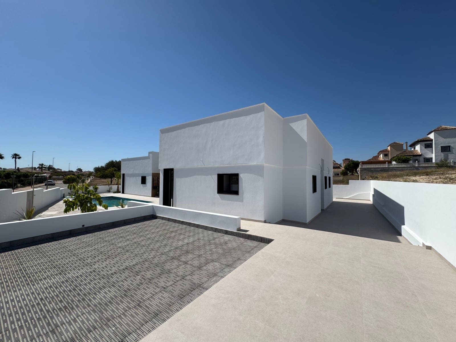 3 bedroom Villa for sale in San Fulgencio with pool - € 677,000 (Ref: 9006678)