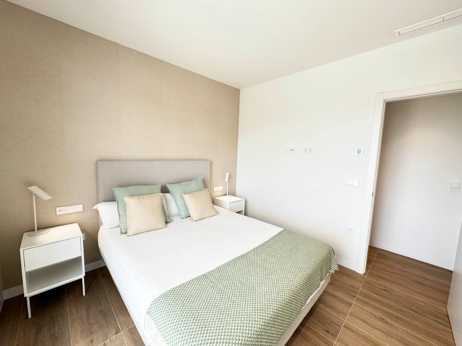 2 slaapkamer Appartement te koop in Las Colinas Golf met zwembad - € 455.000 (Ref: 9018188)