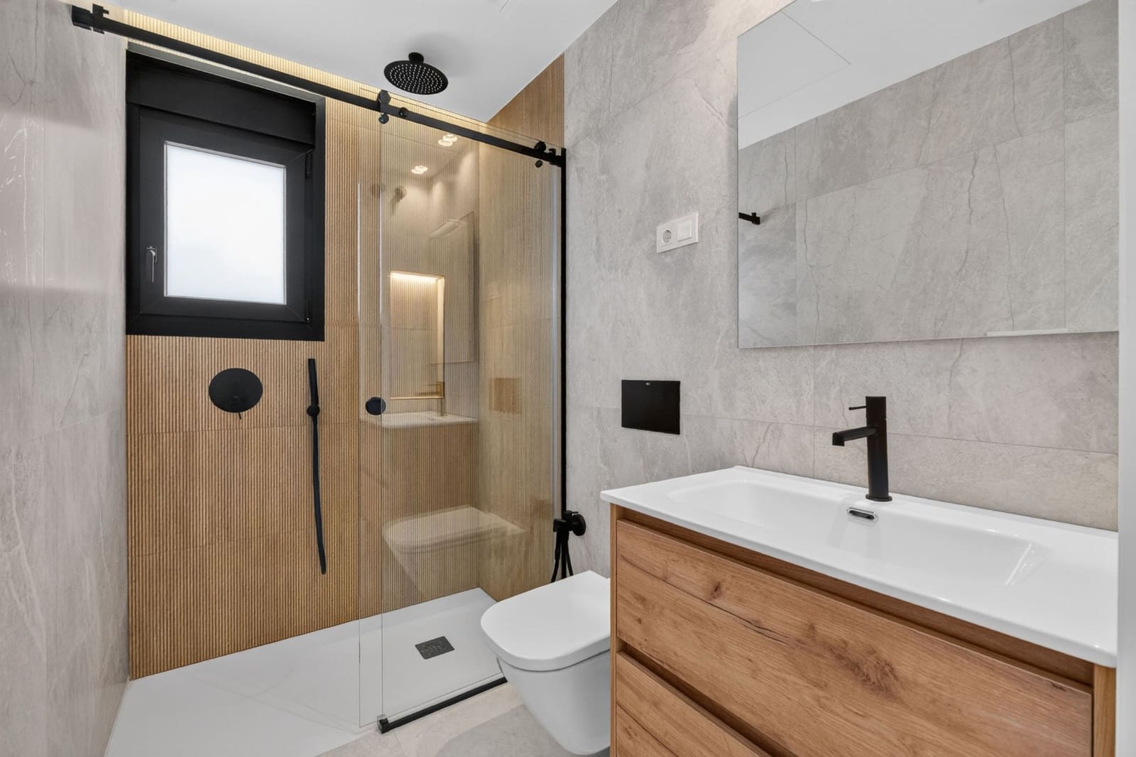 3 Zimmer Villa zu verkaufen in Torrevieja mit Pool Garage - 550.000 € (Ref: 9058338)