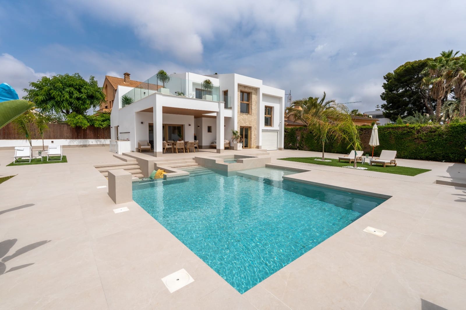 4 soveværelse Villa til salg i Campoamor med swimmingpool garage - € 1.350.000 (Ref: 9074545)