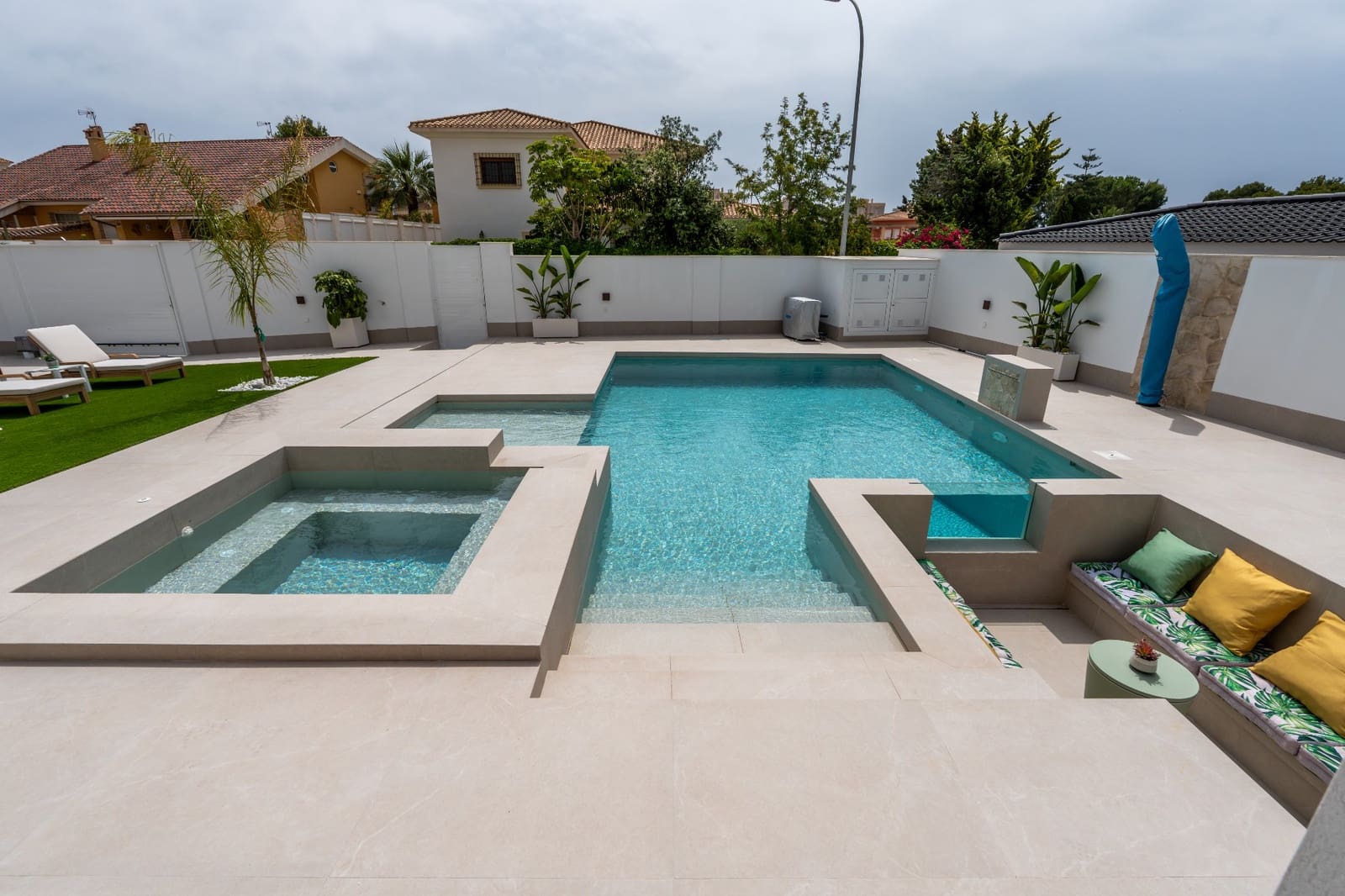 4 soveværelse Villa til salg i Campoamor med swimmingpool garage - € 1.350.000 (Ref: 9074545)