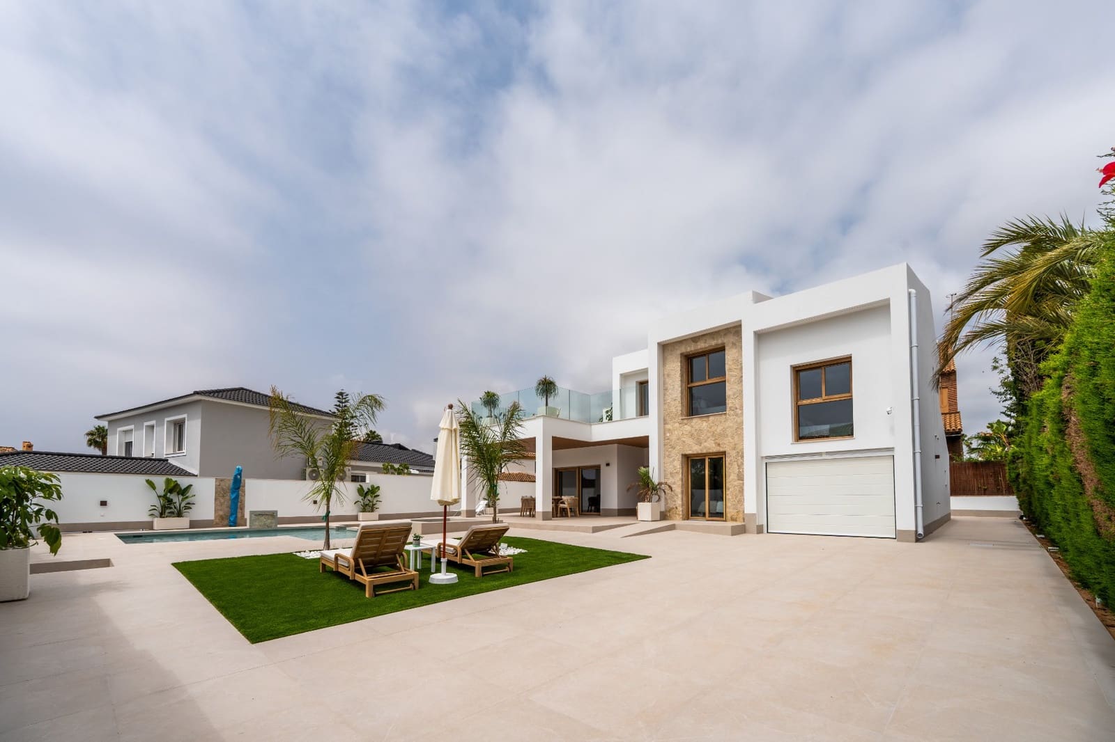 4 soveværelse Villa til salg i Campoamor med swimmingpool garage - € 1.350.000 (Ref: 9074545)