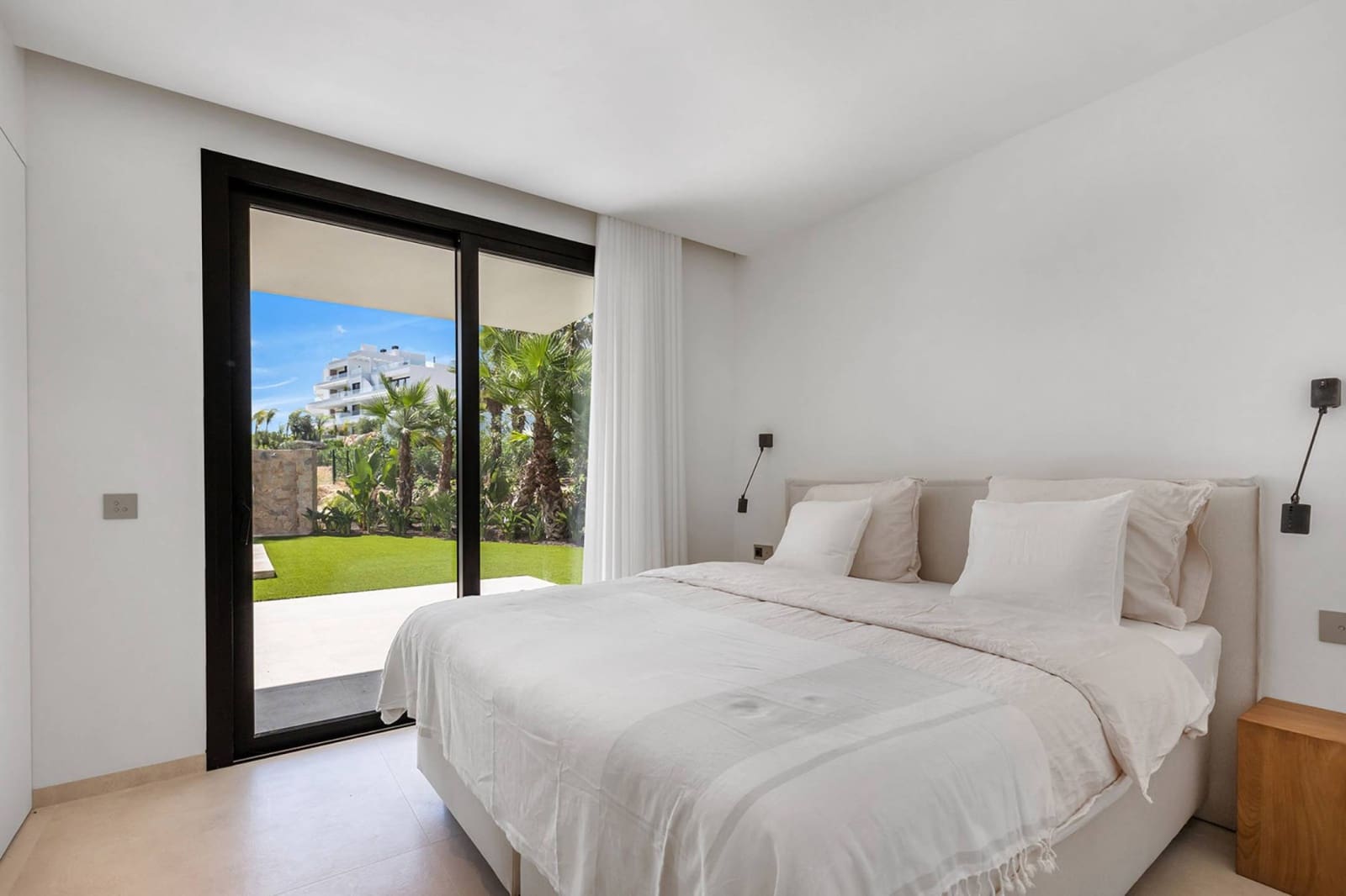 3 slaapkamer Appartement te koop in Las Colinas Golf met zwembad - € 1.085.000 (Ref: 9326106)