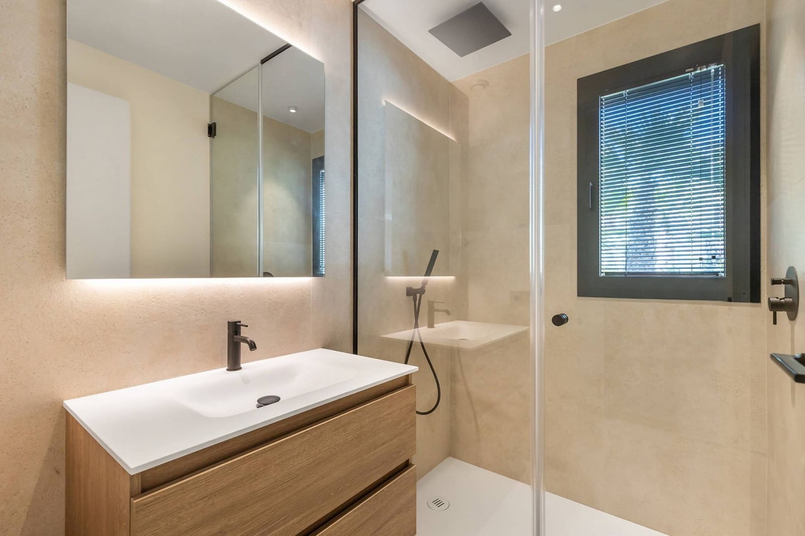 3 slaapkamer Appartement te koop in Las Colinas Golf met zwembad - € 1.085.000 (Ref: 9326106)