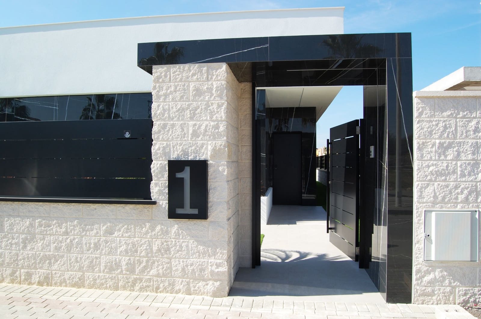 3 bedroom Villa for sale in Algorfa with pool - € 670,000 (Ref: 9432539)