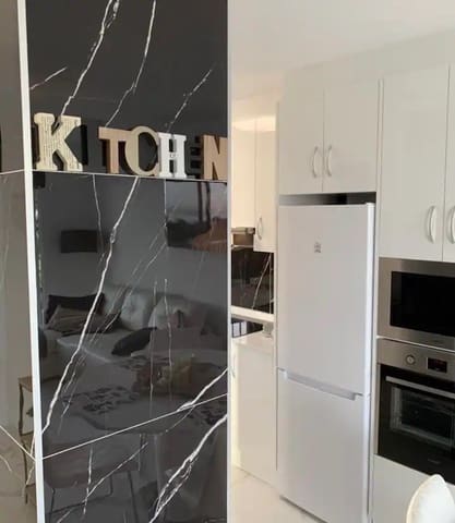 Ático de 2 habitaciones en Punta Prima, Orihuela en venta con piscina - 215.000 € (Ref: 9516507)