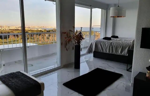 Ático de 2 habitaciones en Punta Prima, Orihuela en venta con piscina - 215.000 € (Ref: 9516507)