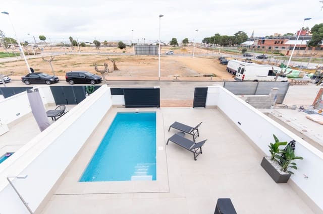 4 slaapkamer Villa te koop in San Pedro del Pinatar ciudad, San Pedro del Pinatar met zwembad - € 499.000 (Ref: 9569461)