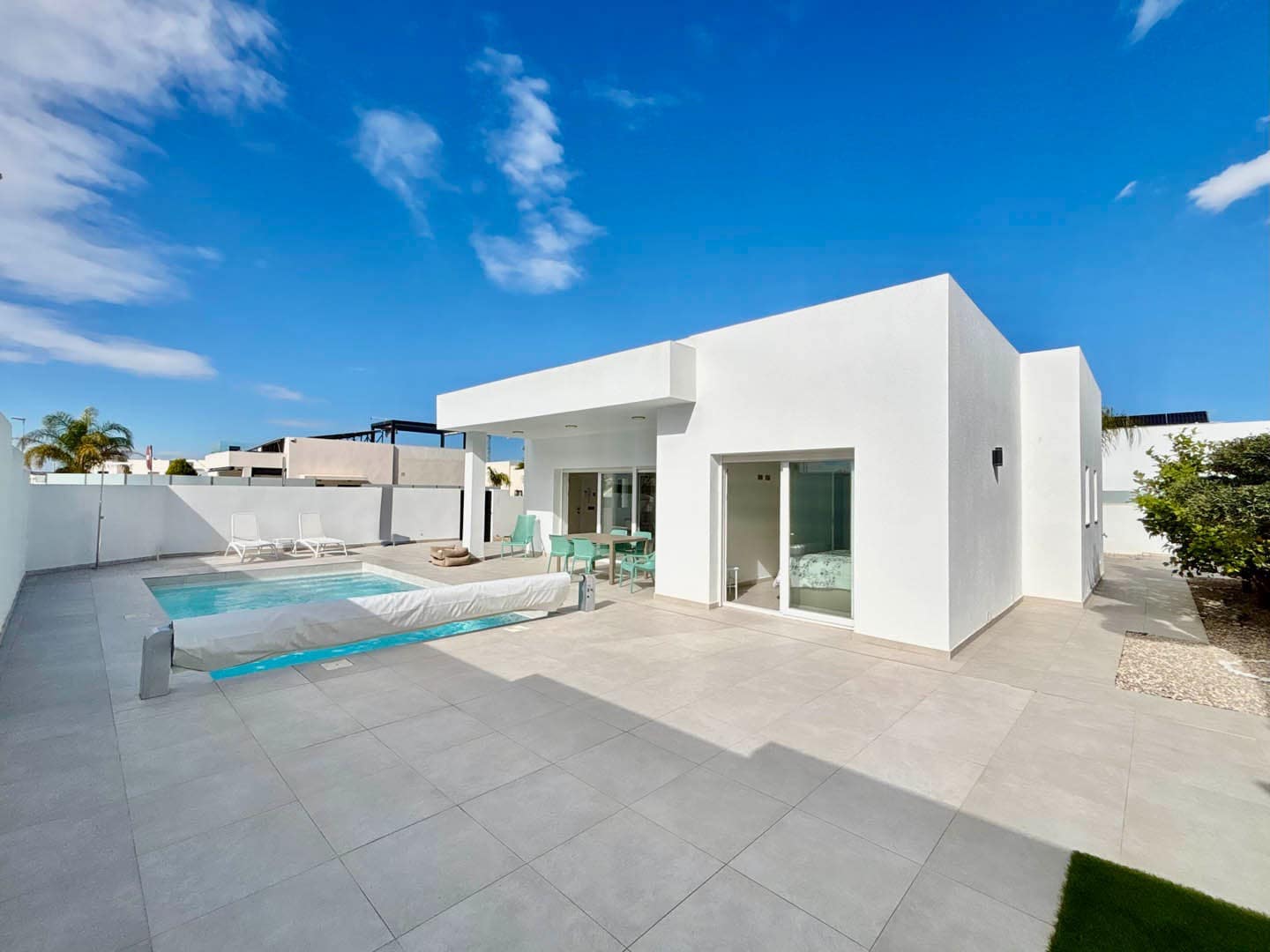 Chalet de 3 habitaciones en Benijófar en venta con piscina - 569.500 € (Ref: 9610202)