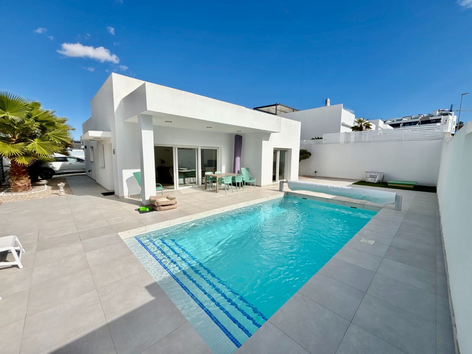 Chalet de 3 habitaciones en Benijófar en venta con piscina - 569.500 € (Ref: 9610202)