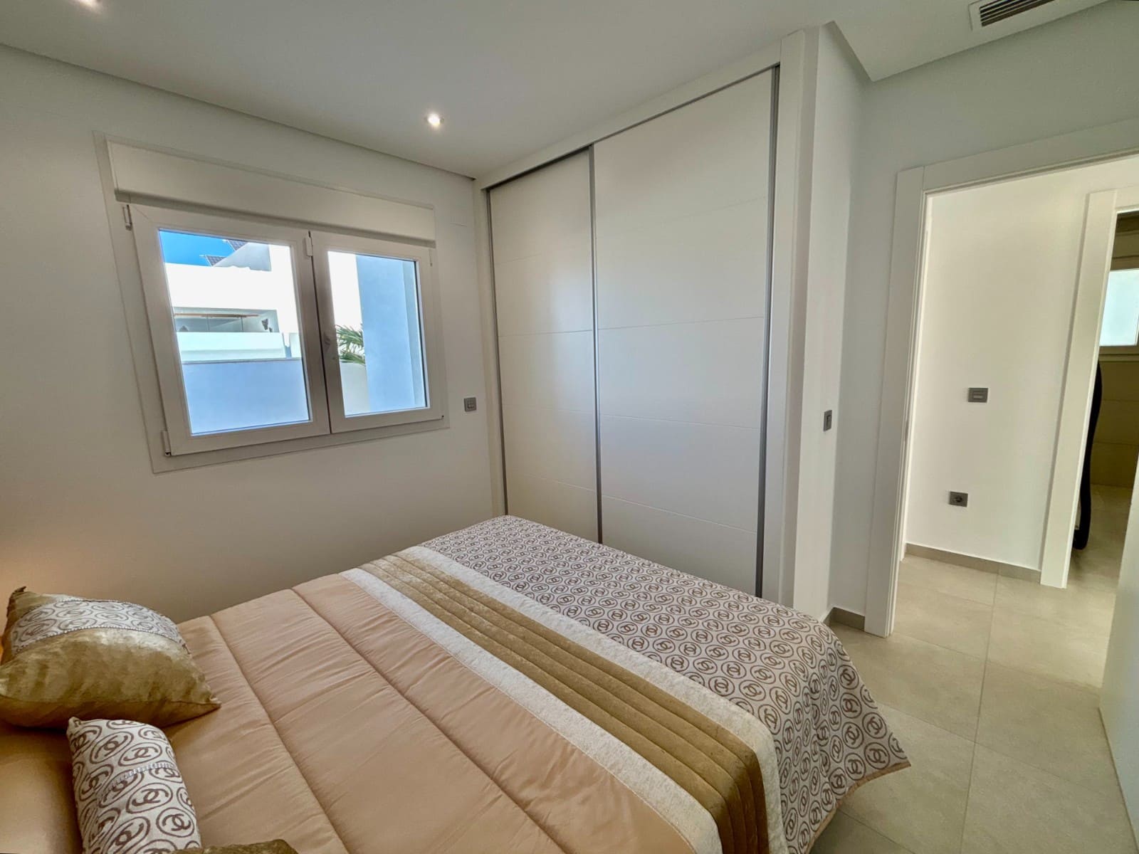 Chalet de 3 habitaciones en Benijófar en venta con piscina - 569.500 € (Ref: 9610202)