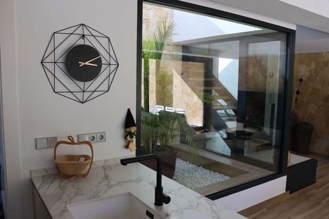 3 soverom Villa til salgs i Monforte del Cid med svømmebasseng - € 795 000 (Ref: 9619055)