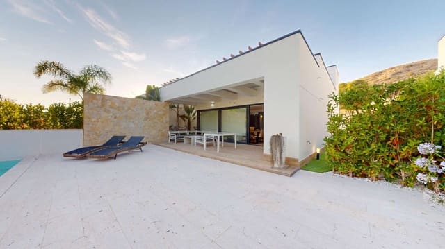 3 soveværelse Villa til salg i Monforte del Cid med swimmingpool - € 795.000 (Ref: 9619057)
