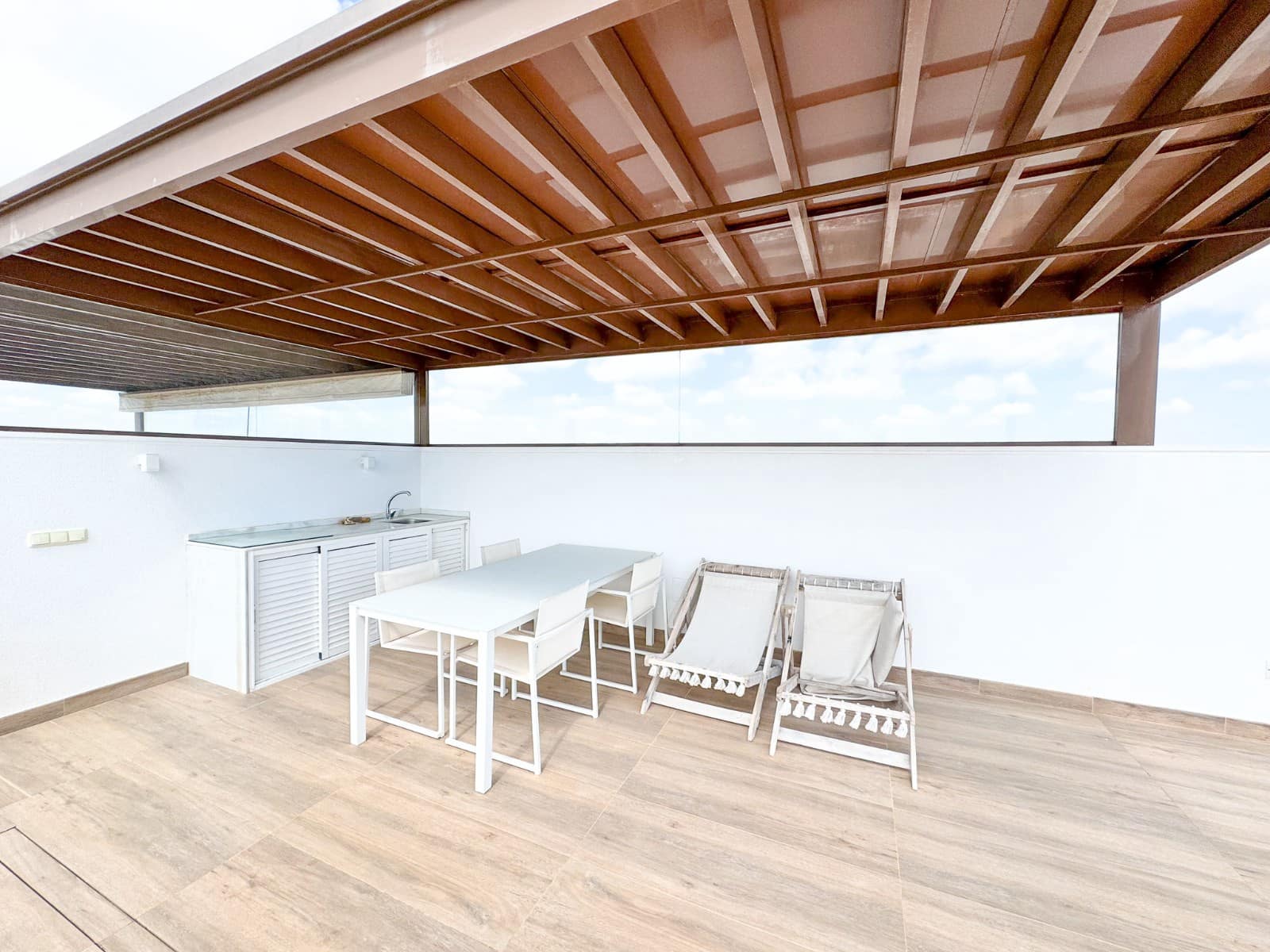 3 quarto Apartamento para venda em Las Colinas Golf com piscina - 590 000 € (Ref: 9714623)