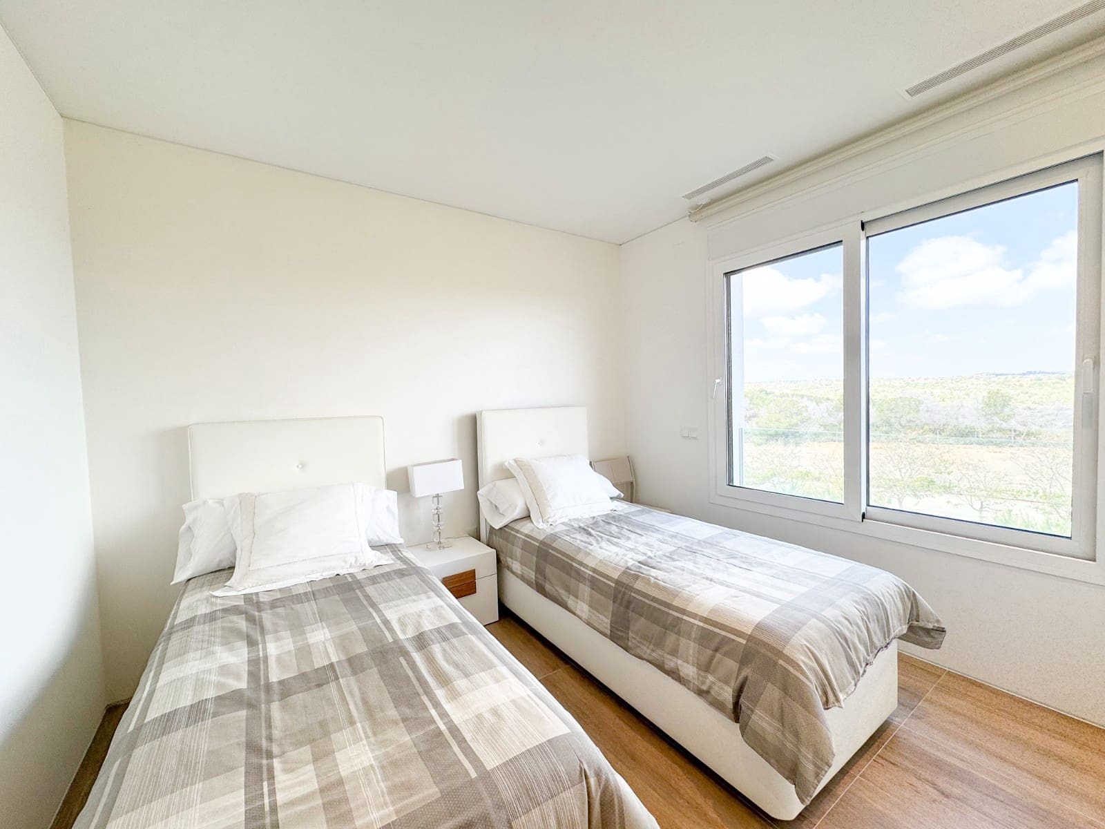 3 quarto Apartamento para venda em Las Colinas Golf com piscina - 590 000 € (Ref: 9714623)