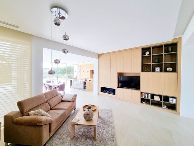 3 soveværelse Villa til salg i Las Colinas Golf, Orihuela med swimmingpool - € 1.390.000 (Ref: 9784110)