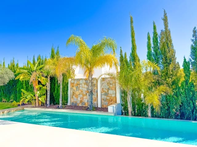 3 soveværelse Villa til salg i Las Colinas Golf, Orihuela med swimmingpool - € 1.390.000 (Ref: 9784110)