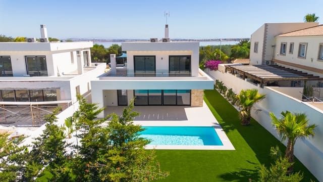 Chalet de 4 habitaciones en Los Balcones en venta con piscina - 850.000 € (Ref: 9921478)