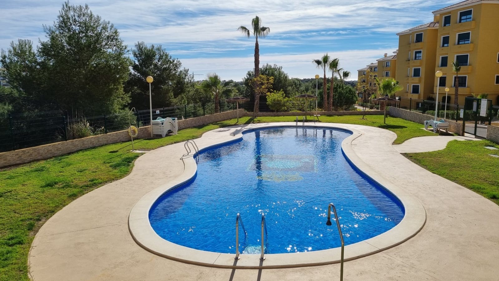 2 slaapkamer Penthouse te koop in Campoamor met zwembad garage - € 395.000 (Ref: 9936846)