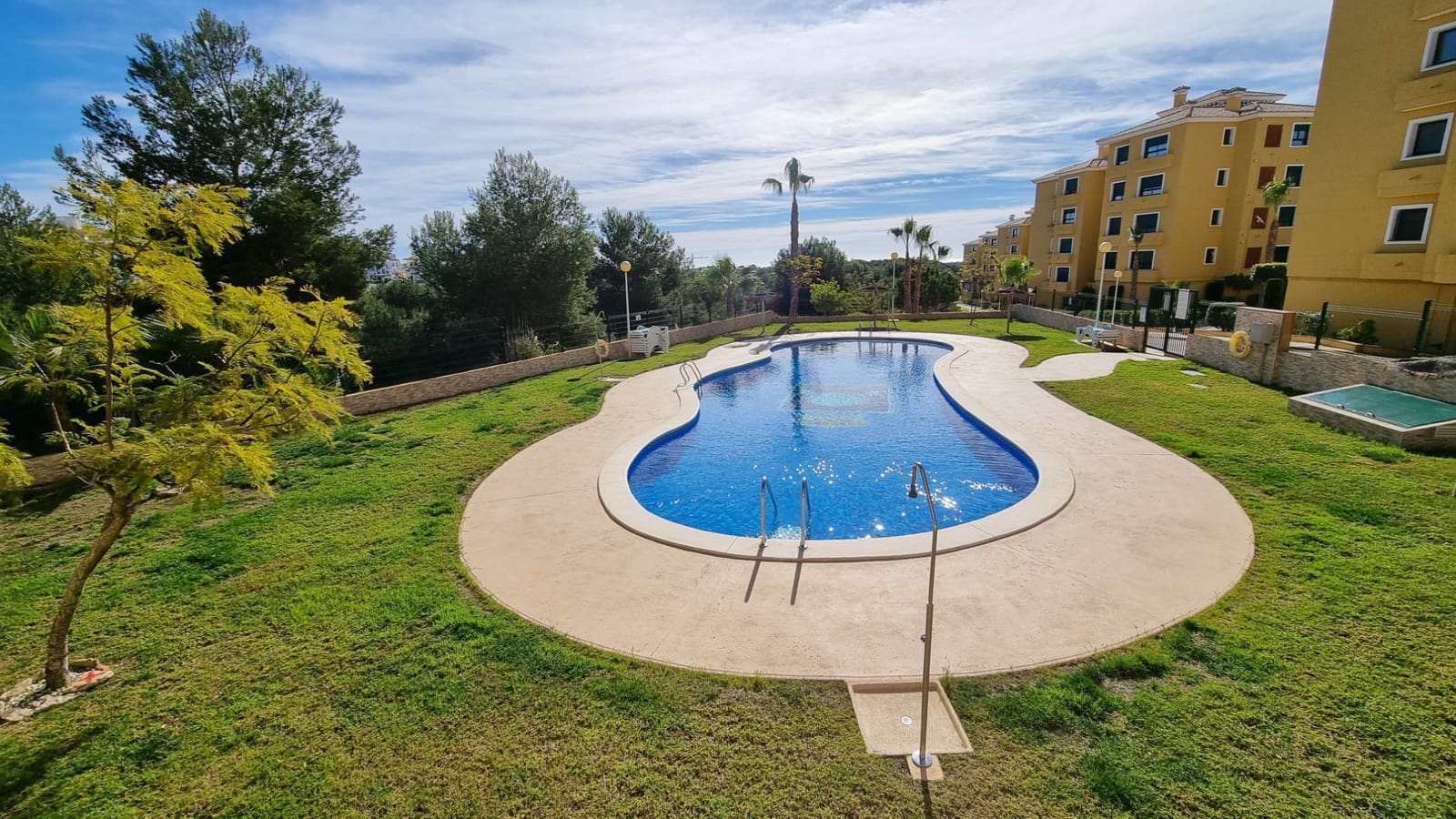 2 slaapkamer Penthouse te koop in Campoamor met zwembad garage - € 395.000 (Ref: 9936846)