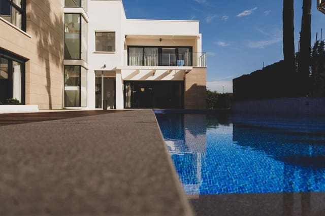 3 soverom Villa til salgs i La Veleta, Torrevieja med svømmebasseng garasje - € 1 630 000 (Ref: 9999397)