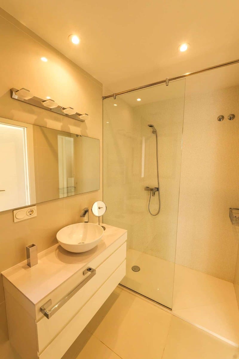 3 soverom Villa til salgs i Torrevieja med svømmebasseng garasje - € 1 630 000 (Ref: 9999397)