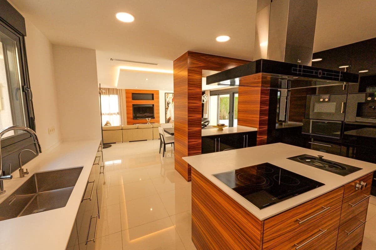 3 soverom Villa til salgs i Torrevieja med svømmebasseng garasje - € 1 630 000 (Ref: 9999397)