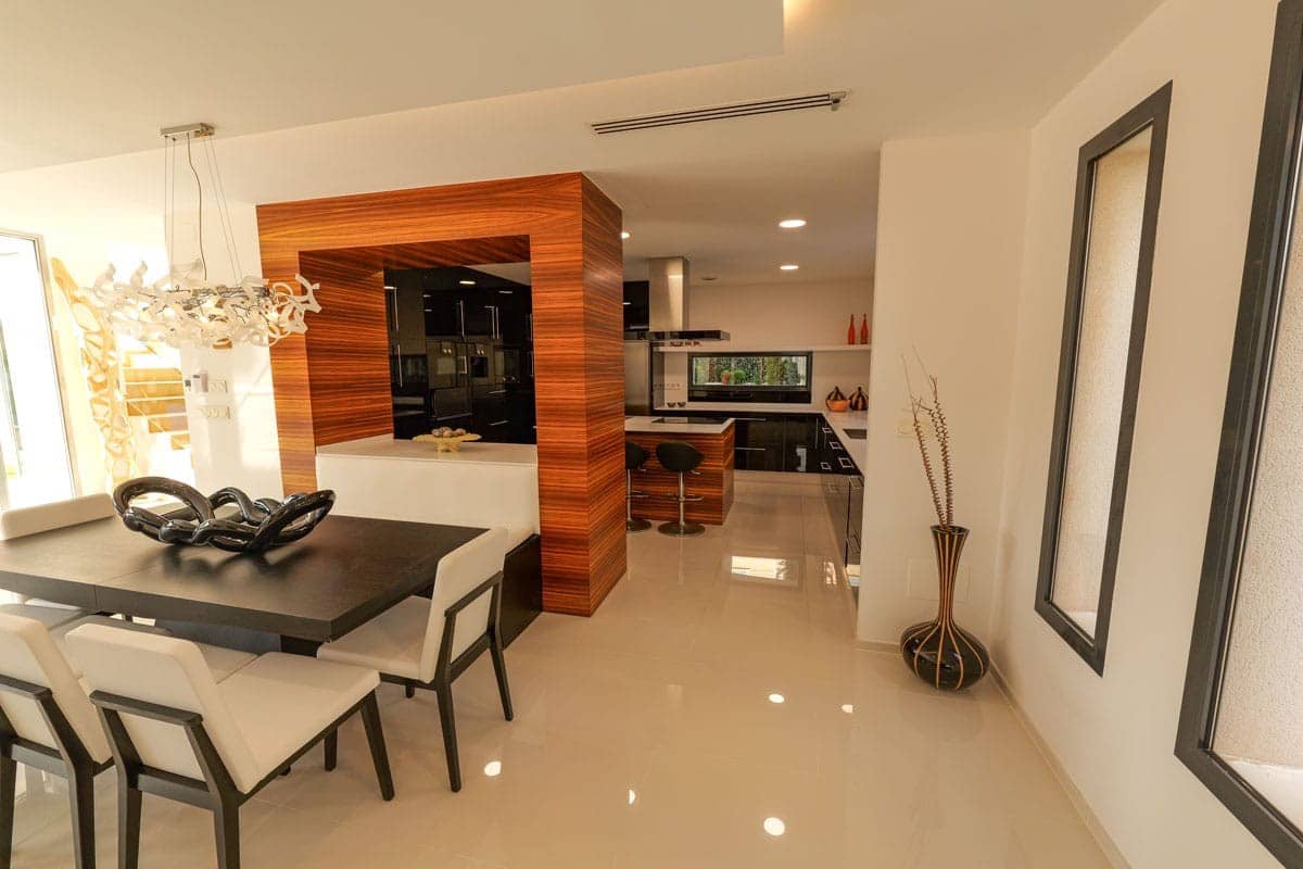 3 soverom Villa til salgs i Torrevieja med svømmebasseng garasje - € 1 630 000 (Ref: 9999397)