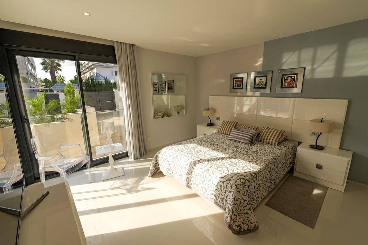 3 soverom Villa til salgs i Torrevieja med svømmebasseng garasje - € 1 630 000 (Ref: 9999397)